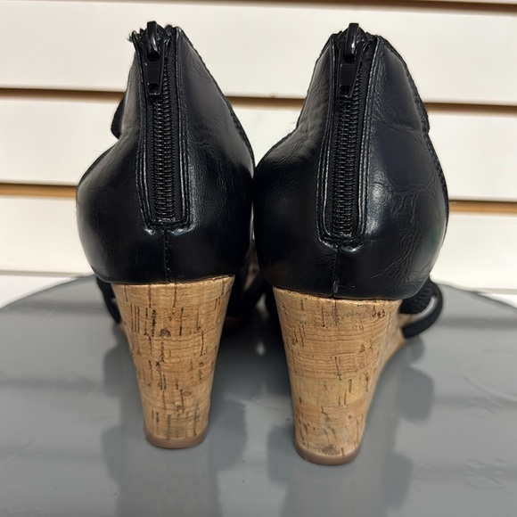 TOETOS Women's Solsoft Low Platform Wedges Size‎ 11 Black Zip Back - Picture 4 of 11